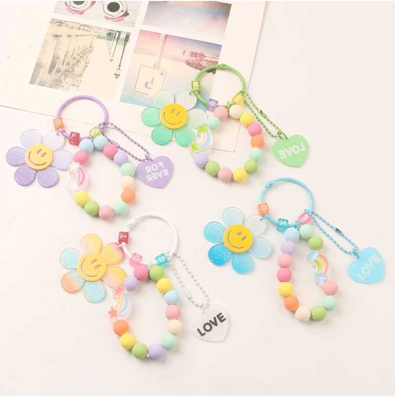 Tornari percorsi Candy Creative Candy Color Keyring Face Sun Flower AirPods Keyfob Penderant Women Mobile Telefono perle a sospensione Tornario