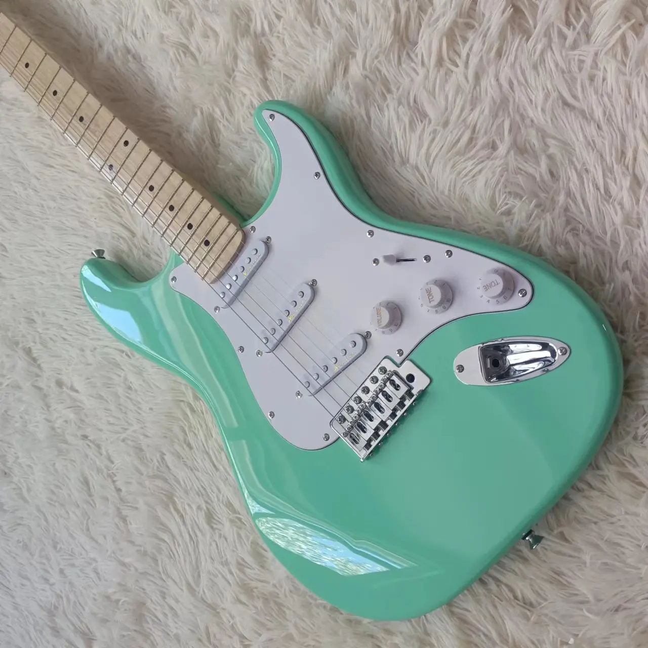 Cables High quality custom body 6 string maple fretboard electric guitar 22 Fret special price surf green