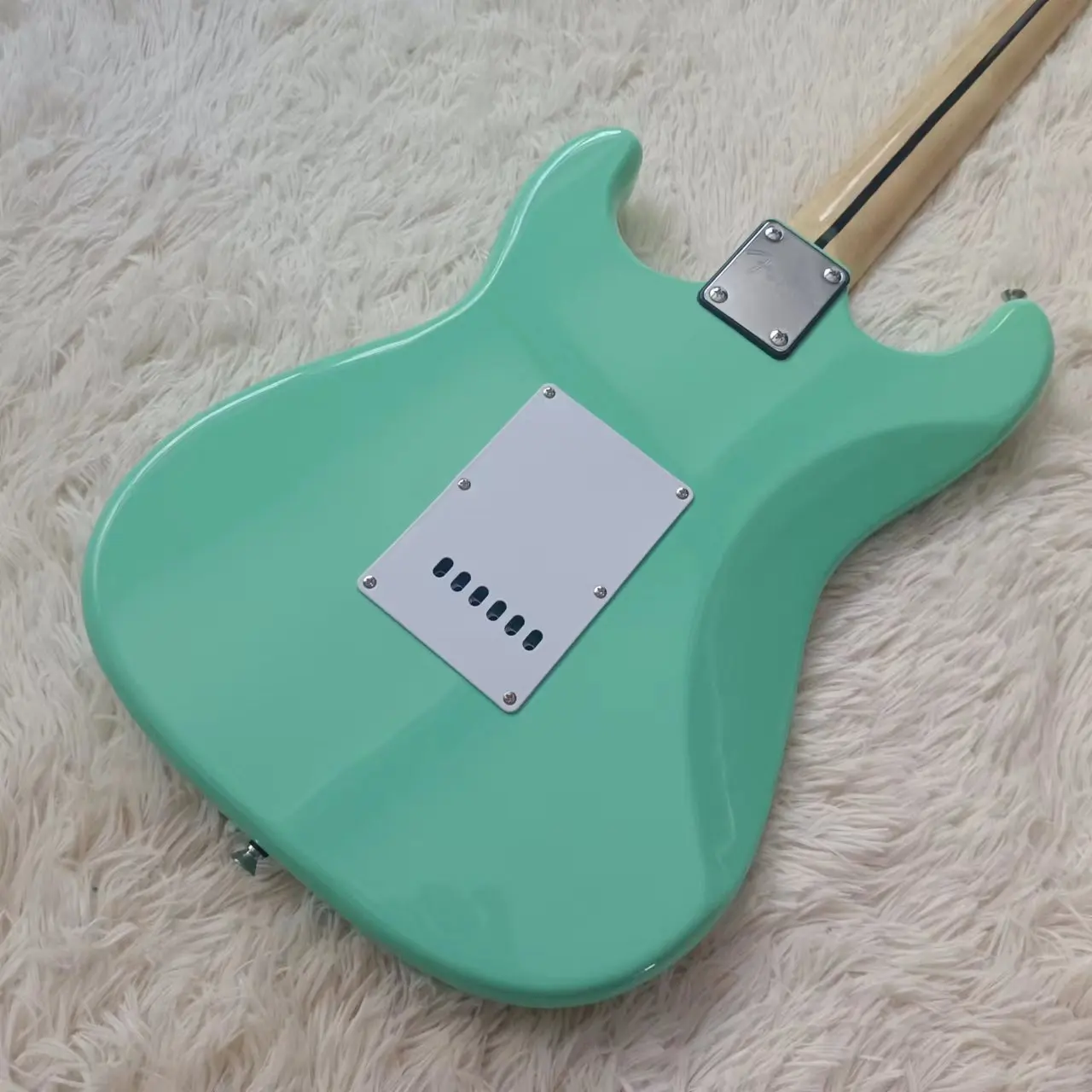 Cables High quality custom body 6 string maple fretboard electric guitar 22 Fret special price surf green