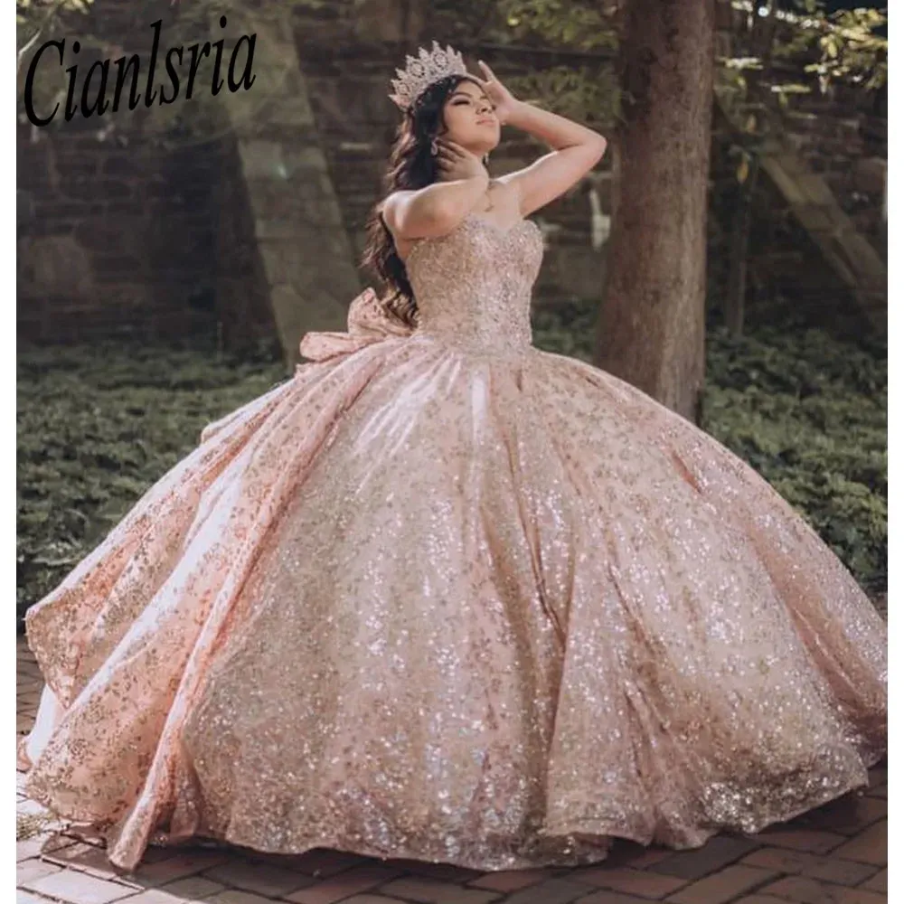 Robes de quinceanera de princesse scintillante Robes de bal robe de bal 2024 Sweet 16 Robes Perles Sequins Appliques Tassels Anniversaire 15e robe de fête Robe de fête