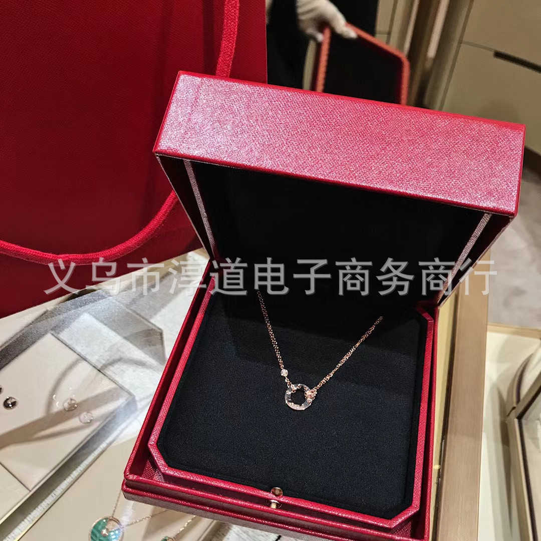 Cartes Love Collier Round Cake Collar Chain Double Big Big Cake Collier avec collier de pendentif en acier en titane en diamant