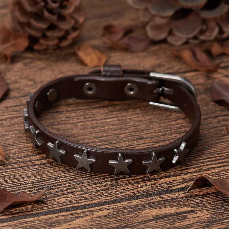 Outras pulseiras clássicas de pulseiras de couro de moda simples homens mulheres punk fivela estrela de couro pulsão de pulseira de pulseira de pulseira de pulseira de joias do presentel240415