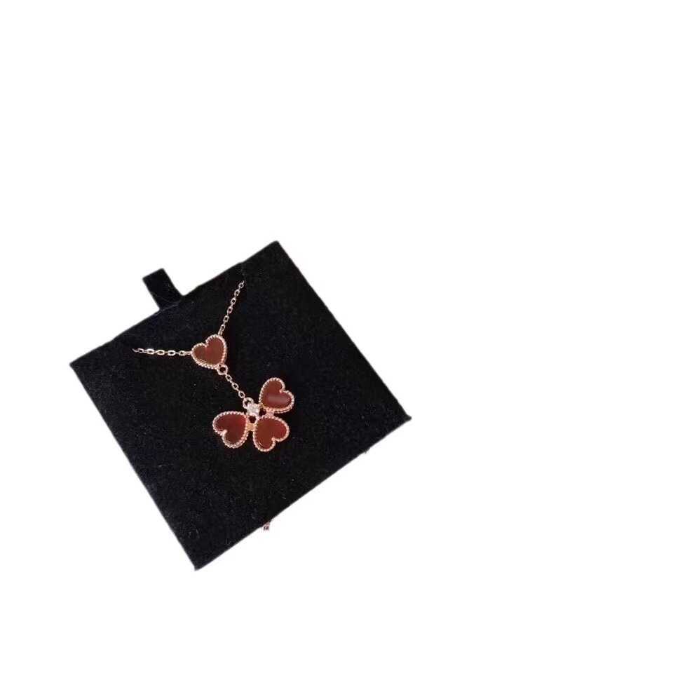 Designer VAN Four Leaf Flower Necklace V Gold Thickened Plated 18K Red Agate Heart White Fritillaria Pendant Collar Chain