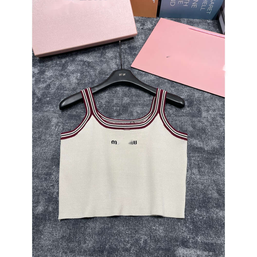 Miumusus Top Designer Designer Luxury Sans manches chars pour femmes Camis Printemps NOUVELLE lettre brodée à la mode Ensemble de jupe minimaliste