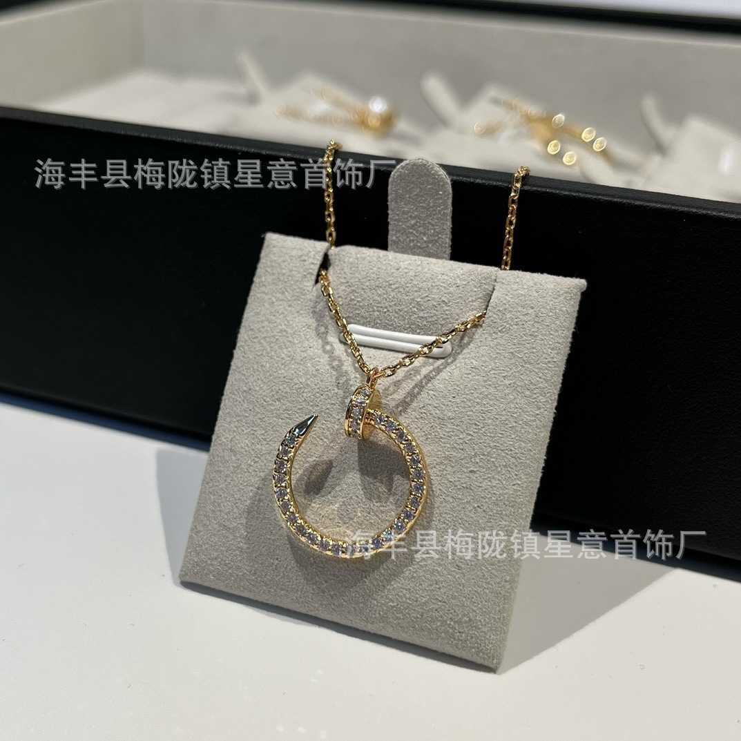 Designer Cartres S925 Sterling Silver Card Home High Version Nail Necklace Womens Rose Gold Plated Full Diamond Screw Pendant Versatile Collar Chain