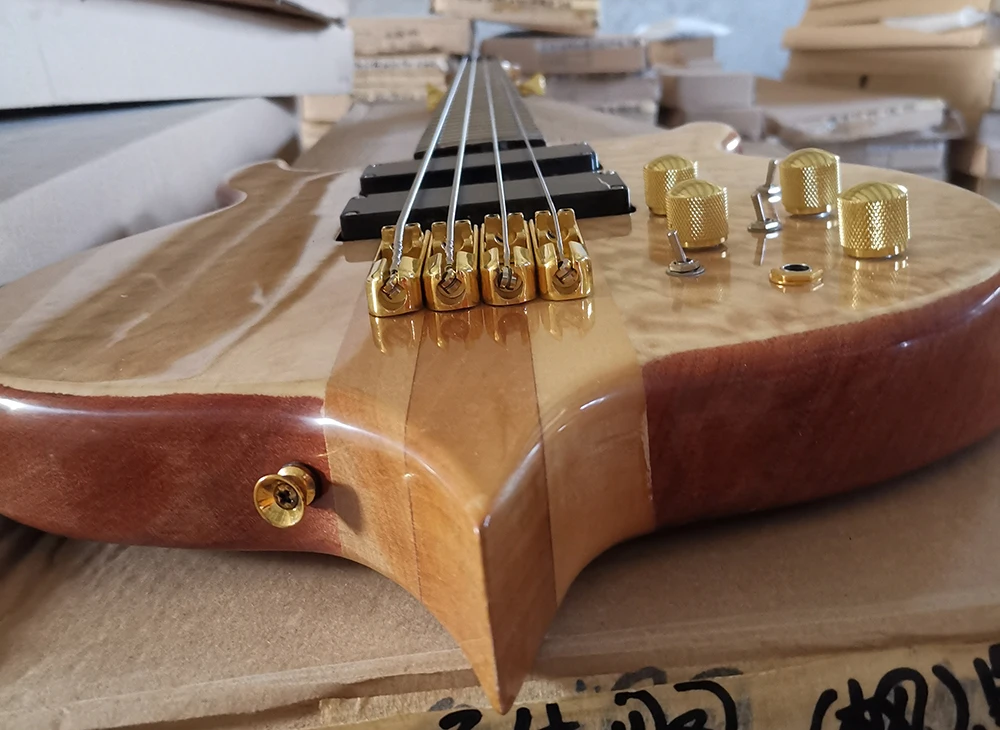 Кабели в Stock4 Strings Sectrubody Electric Bass Guitar с кленовым грифом.