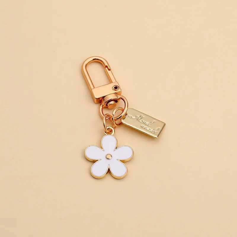 Keychains Lanyards Korea ins Metal Daisy Keychain NICHE Flower Accessories Pendant Key Chain Accessories Söt nyckelring charms llaveros