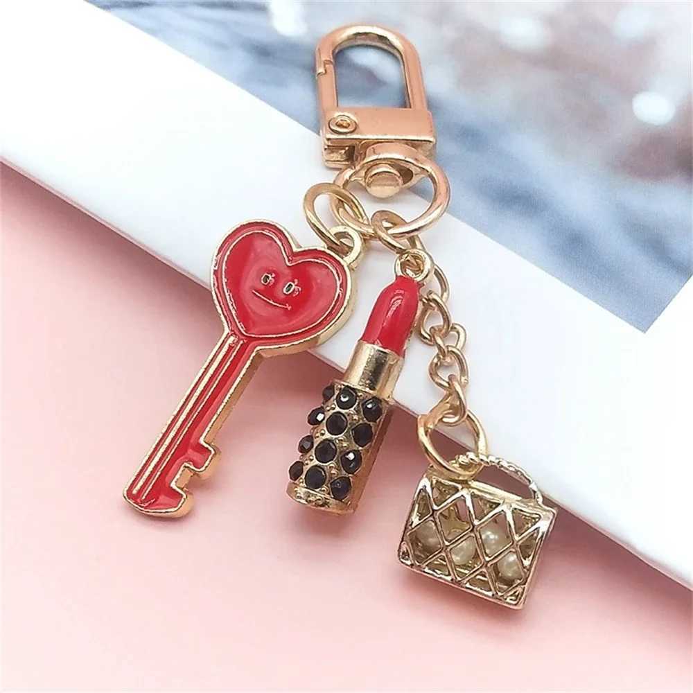 Keychains Lanyards Creative Lipstick Lips Keychain Delicate Handbag Pendant Keyring for Women Girl Bag Ornament Car Key Accessories Friend Gifts