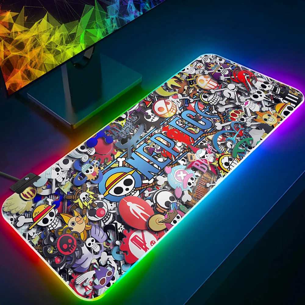 Cuscinetti mouse polso poggiati anime un pezzo luffy zoro rgb pc gamer tastiera tastiera mouse mouse mousepad tappetini mouse luminosi al computer da gioco in gomma mausepad