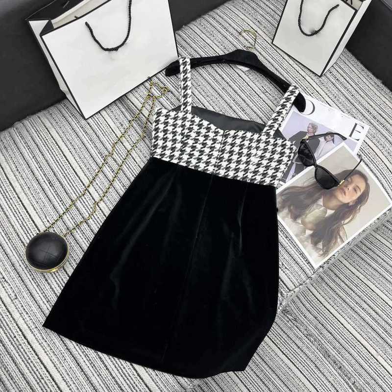 Two Piece Dress designer 24 Early Spring New Nanyou Cha Celebrity Style Thousand Bird Checker Round Neck Coat+Spliced Black Velvet Vest Skirt Set YGQL