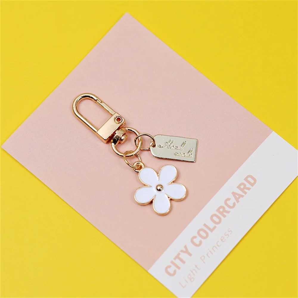 Nyckelringar lanyards söta mini daisy nyckelring för kvinnor handväskor bluetooth headset hänge nyckelring diy vänskap gåvor