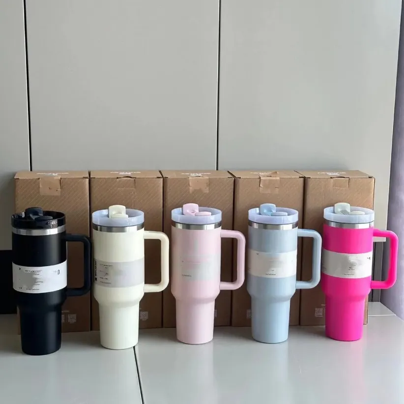 US Warehouse Mugs New 40oz Mugs Tumbler med handtag isolerade tumlar lockar Straw rostfritt stål kaffetermos cup