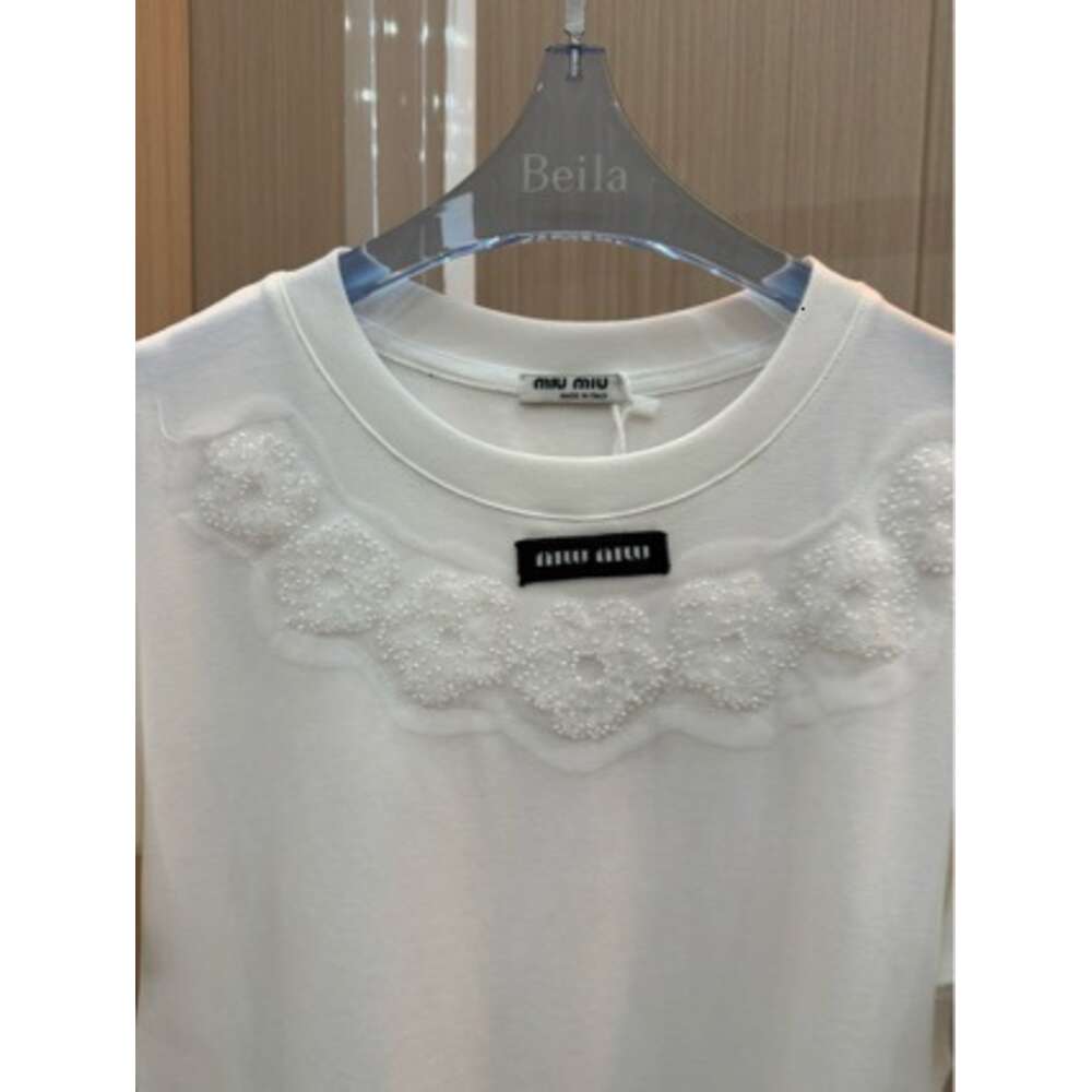 Designer KK24 T-shirt logo piccolo nome name abbinato a fiore di lusso chiaro fiore rotondo a maniche corte maniche pesanti perle