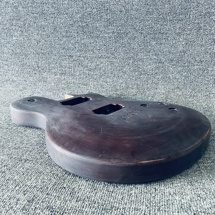 Şarap Kırmızı Renkli LP Gitar Gövde 2 Humbucker Pikap ile Masif Ahşap Vücut Yüzey hasarları ve çatlaklar DIY değiştirme için vücuttan bitmemiş ip