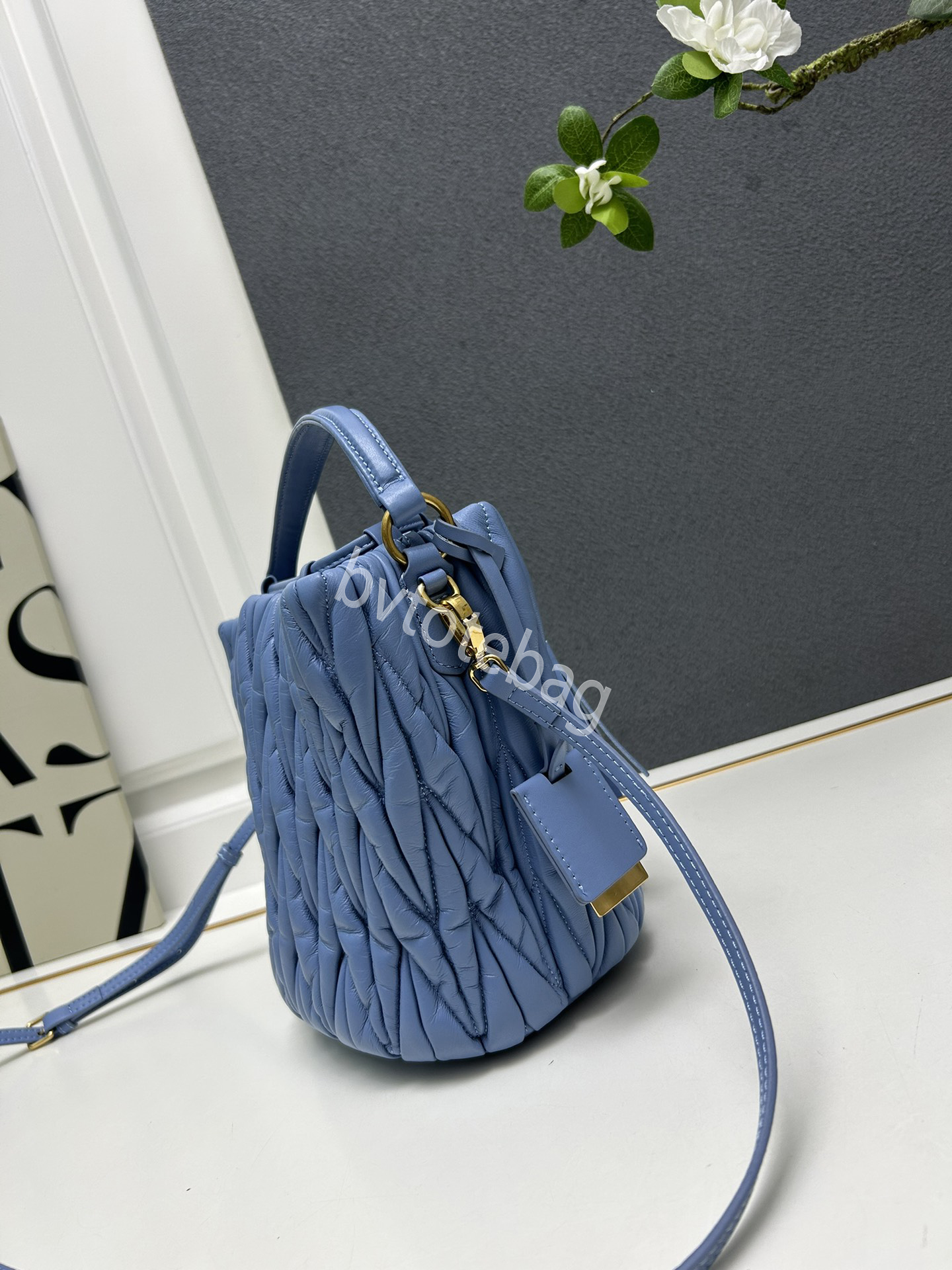 Muii Bags Designer Bag Buckte Bag Слиссированная текстура сумка сумки сумки мини -мешки на плече женской цепной сумка роскошная кожаная кожа белая кошелька сумки