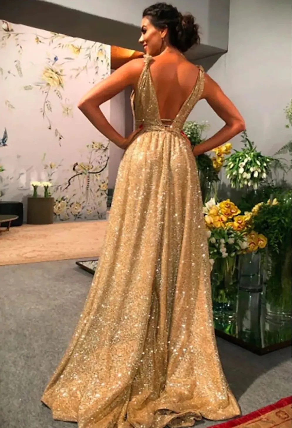 Sparkling Gold Sequined Women Prom Dresses Sexy Spaghetti Straps V Neck Plus Size Evening Gowns Backless Sweep Train Formal Party Birthday Occasion Dress CL3490