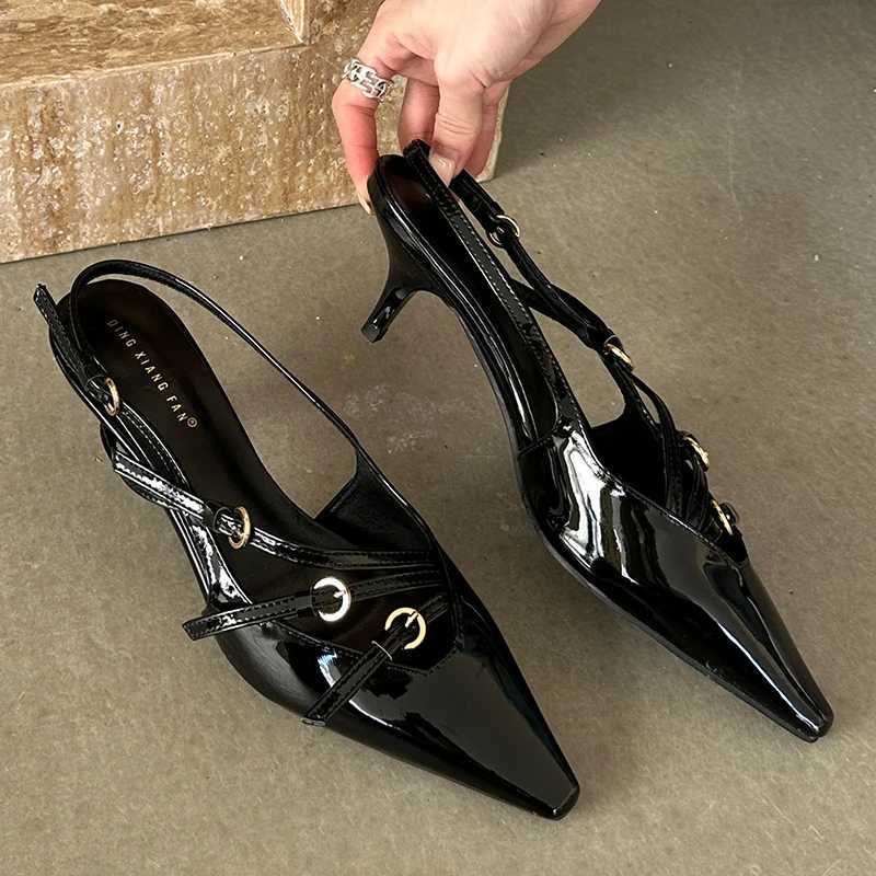 Sandals Fashionable metal buckle womens high heels luxury womens suspender sandals pump womens Med high heels toe J240416