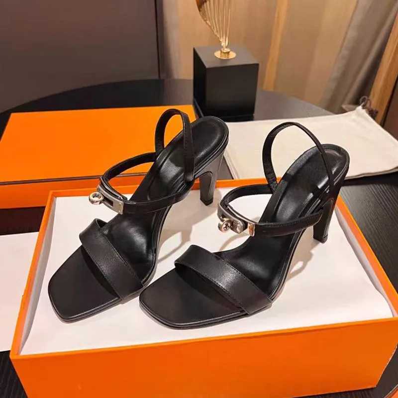 Sandalias 2024 Summer Nuevo hebilla de una sola línea Tacos altos Sandalias para mujeres sexy tacones altos zapatos para mujer J240416