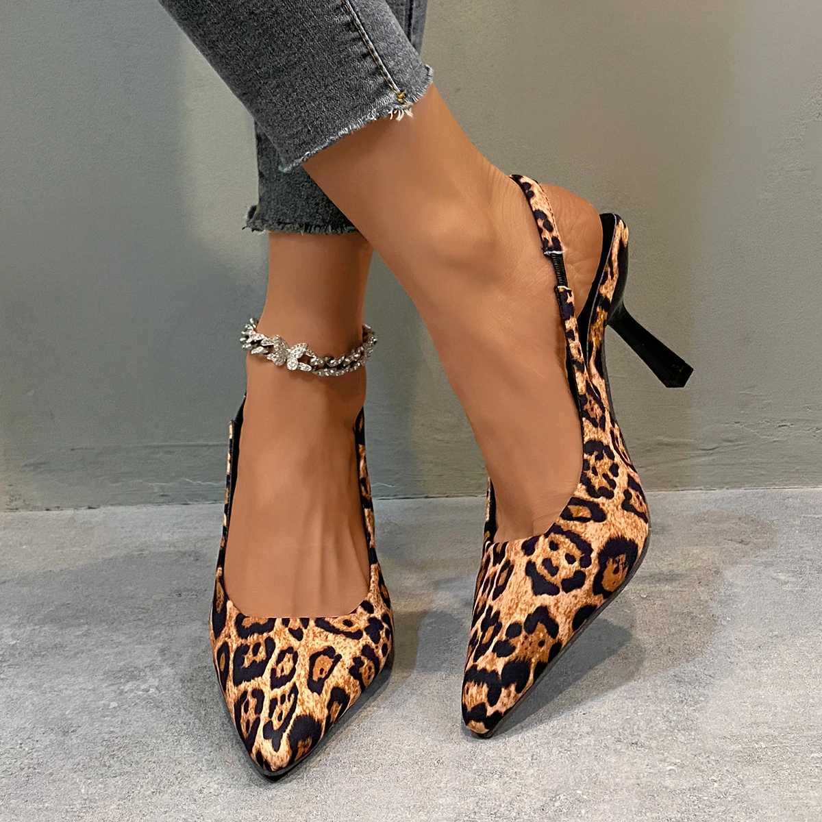 Sandals Womens Fashion Leopard Pattern Designer Simple Anti Slip Point Sandals Spring New Office Teli comodi J240416