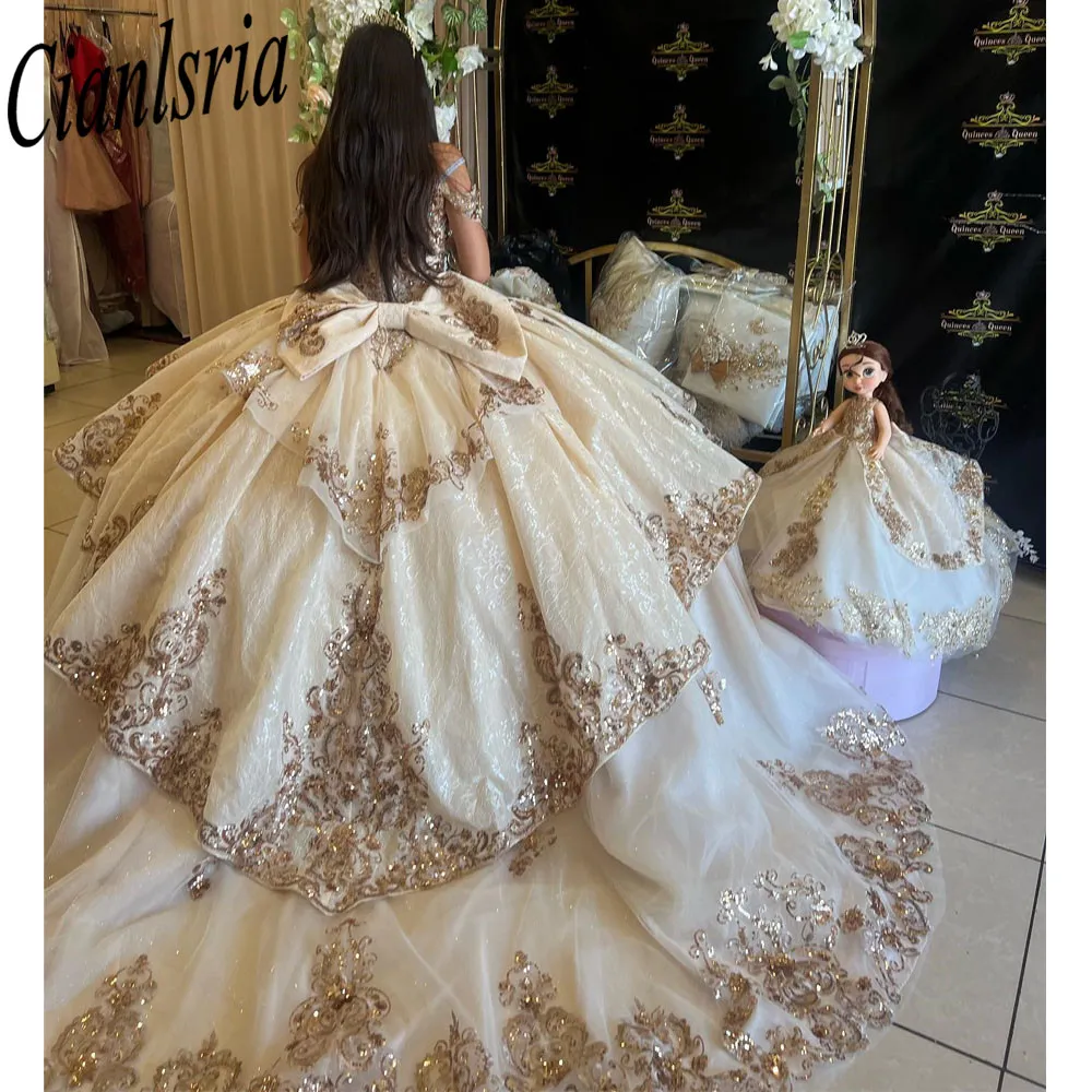 الدانتيل الذهبي قبالة الكتف فساتين quinceanera الكرة ثوب الأزهار الزائفة الدانتيل tull