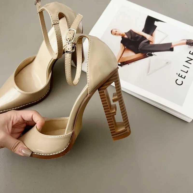 Sandales Nouveau grain de bois épais talons hauts sandales rétro creux chaussures simples carrés femelles boutones robes de mode J240416