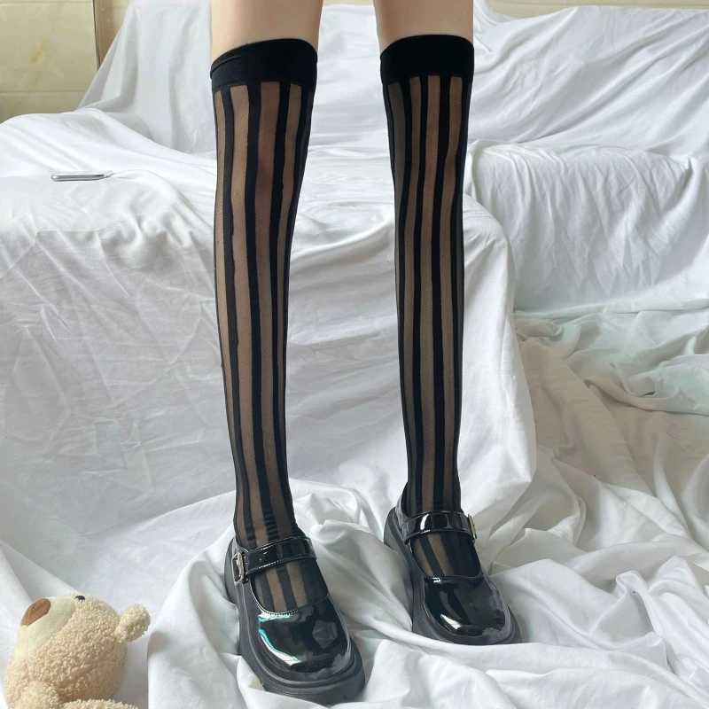 Chaussettes sexy Femmes transparentes Stocks sexy Stripe verticale cuisse hautes bas sur les chaussettes de genou jk chaussettes de cuisse t8nb 240416