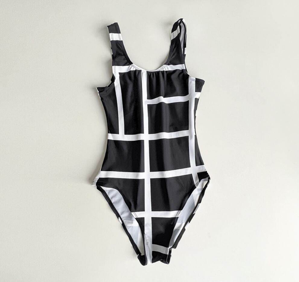 Tot vakantiestijl geometrisch bedrukt één stuk zwempak zonder borstkussens om te pronken met lichaamsvorm