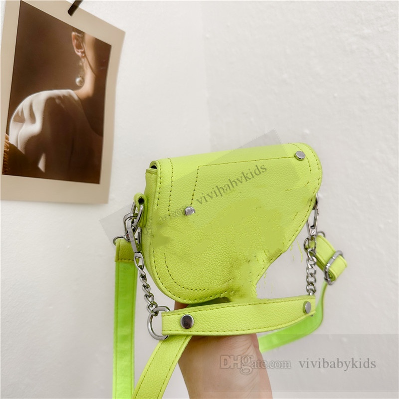 Mode barn godis färgglada handväskor ins flickor metallkedja sadelväskor designer barn pu läder crossbody prinsesse väska s1328