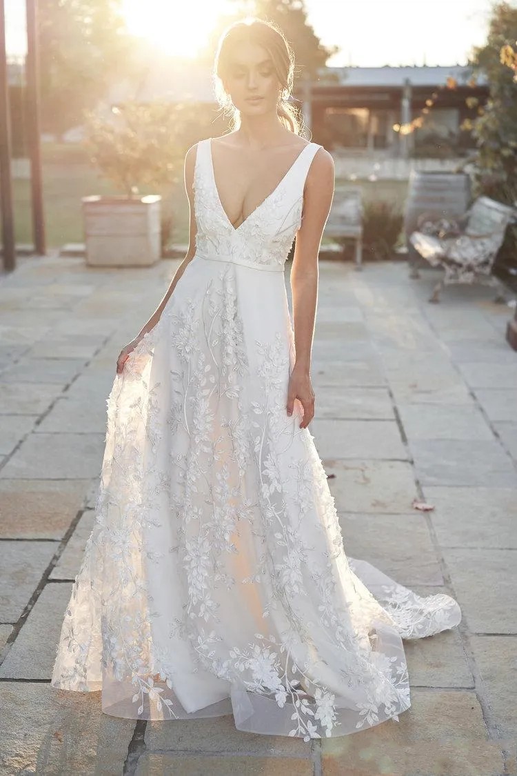 Abiti da sposa sexy a V CORCO BOHO Delicati abiti da sposa in pizzo a foglia lunghi lunghi abiti da sposa rustica senza maniche campagna