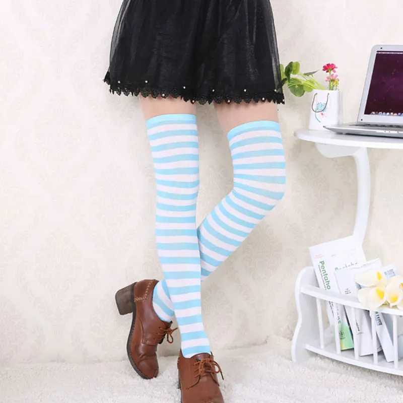 Chaussettes sexy sur le genou noir blanc bleu rouge long stripe carton japonais serré haut pour les femmes fille cosplay étudiant kawaii collants 240416