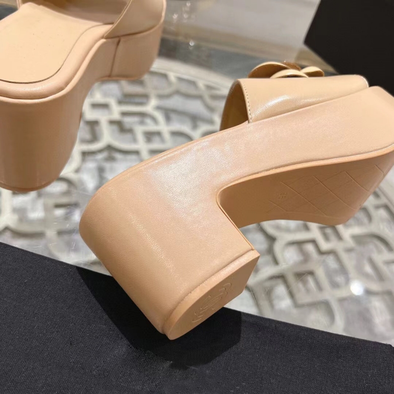 Wysokiej jakości damskie kapcie letnie designer skórzany moda flip-flops seksowne buty imprezowe wodoodporne stół podwyższające buty owiec designerskie pudełko sznurowate