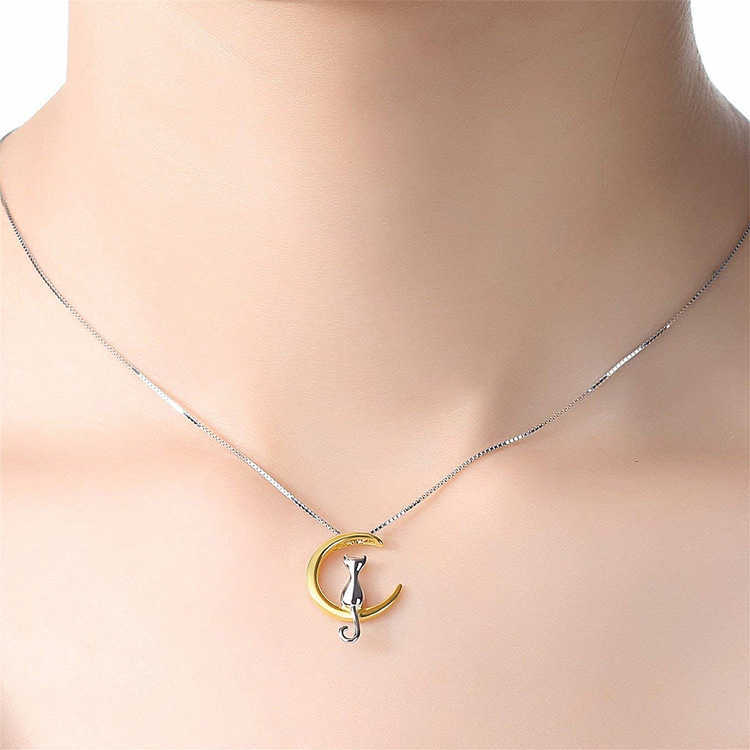 Versions japonaises et coréennes d'un petit collier de chat sur une lune de compagnie colorée avec une chaîne de clavicule féminine et un accessoire de style forestier simple et personnalisé