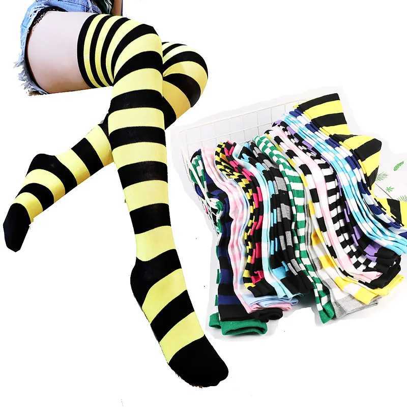 Sexy Socken Farbe gestreifte lange Strümpfe Frauen sexy Oberschenkel hoch über die Knievorräte Baumwollstrick hohe Beinwärmer Socken Weihnachtsgeschenke 240416