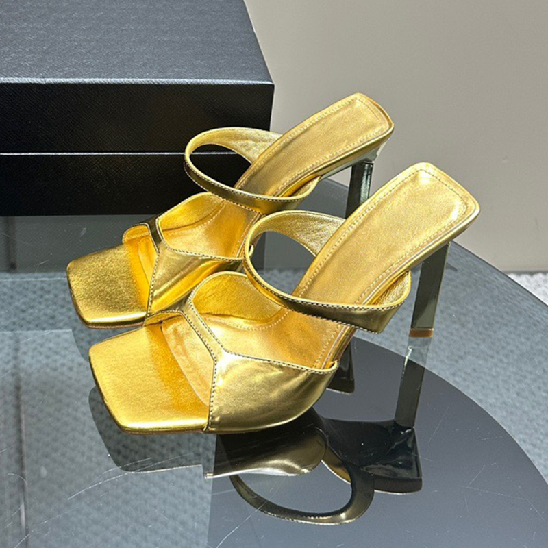 Fashion Nouvelle sandales à talon de haut 10 cm 2024 Été Unique Unine Design Square Head Femelle Slippers Decoration Crystal Decor