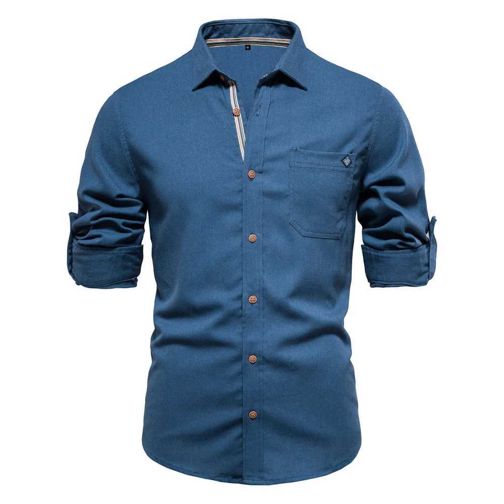 Mäns casual skjortor 2024 Spring Cotton Social Mens Single-breasted Pocket Solid Color Long Sleeve For Men Turn-Down Collar Blus 240416