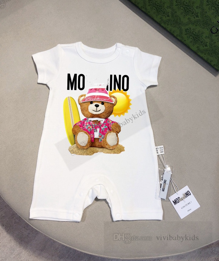 Baby Boys Letter Bear Printed Rompers 0-24 miesiące nowonarodzone ubrania projektant maluch dzieci Onepiece wspinaczka niemowlę bawełny miękki kombinezon Z7730