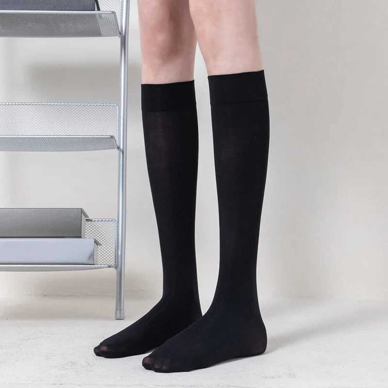 Q1zn sexy Socken Fashion Frau Socken süße schwarze weiße Samt Lolita Lange Socken Solid Color Knie High Socken Kawaii Cosplay jk sexy Nylonstrümpfe 240416