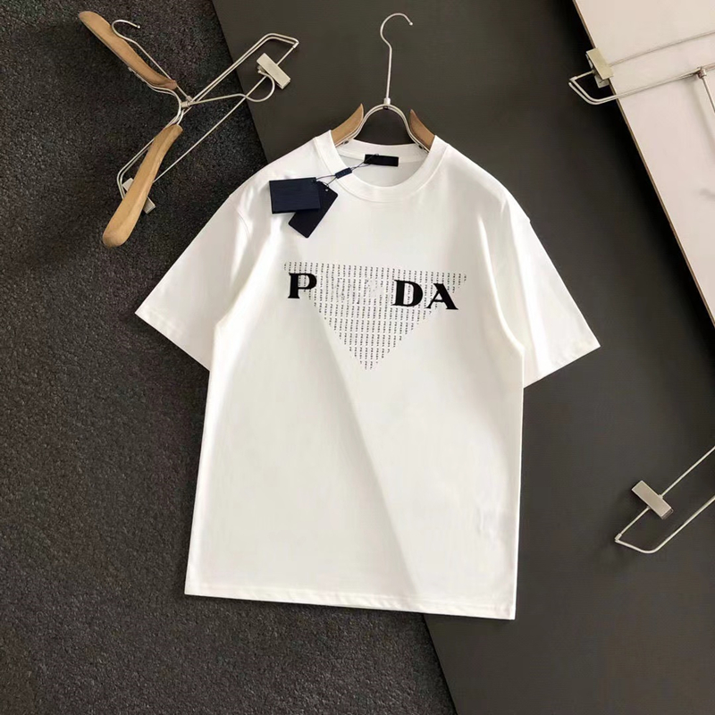 Designer T-skjorta Mens och Womens T-skjortor Fashionabla Casual Short Sleeved Par samma stil trendiga varumärke högkvalitativa brev tryckt rund hals t-shirt 2024s