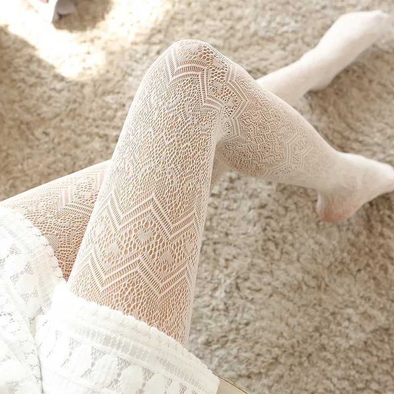 Sexy Socken Mode süße Lolita Herz Nylonstrümpfe Frauen sexy dünne Strumpfhosen weiße Fischnetzstrümpfe weiblich schöne Wellenstrumpfhosen 240416