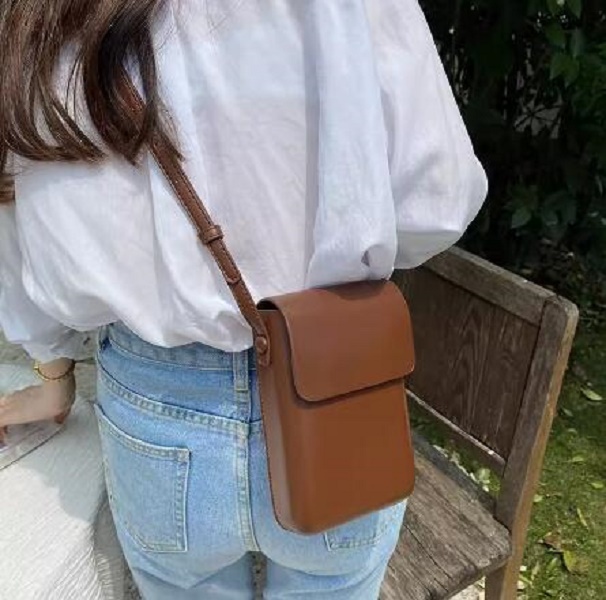 Cep Telefon Çantası Kadın Crossbody 2024 Yeni Basit Moda Hafif All-In-One-In-One Super Fire Erkekler ve Kadınlar İçin Küçük Çanta