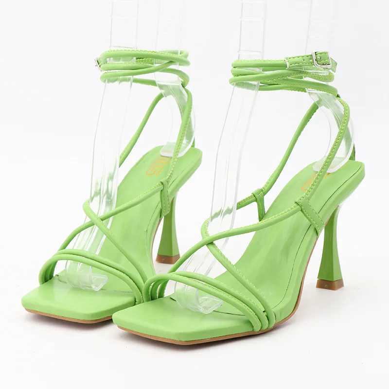 Sandały projektant Sexy High Obcing Sandals Nowe 2023 Pasek krzyżowy korytarz mody Sandals Sandals Summer Women Buty sukienki imprezowe buty J240416