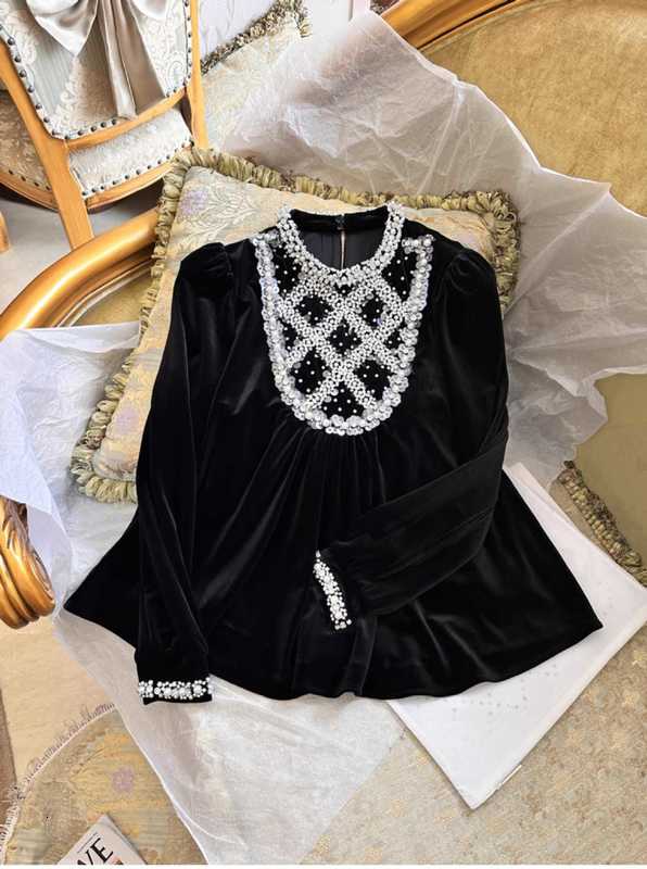 Kvinnors stickor Tees Designer 2023 Autumn New Miu Studded Diamond Velvet Top With Palace Style Black Long Sleeved Cover Up Design for Women B9eo