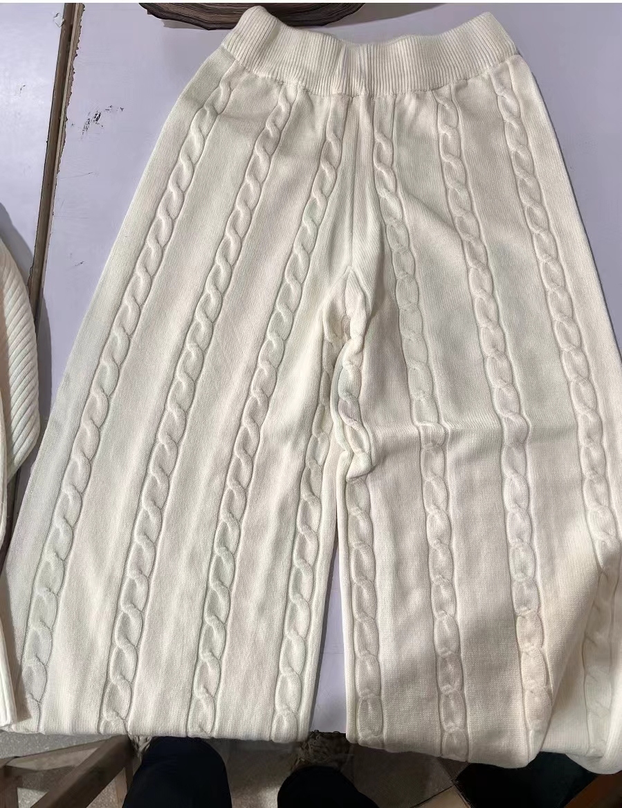 2 -częściowy zestaw Kobiet Winter ciepły 3 -częściowy zestaw Kobiet Sweter Pullover Szerokie nogi Spodnie wełniane wełniane kamizelka Kruk w stylu dresowy ubrania damskie 220906