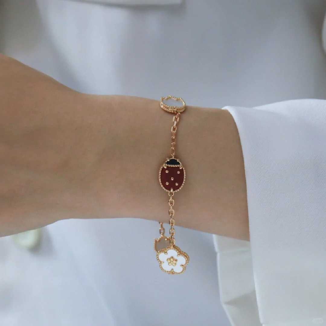 Brand Charm Van S925 Pure Silver Clover Ladybug Armband Female 18K Rose Gold Light Luxury White Beimu Red Agate Hand
