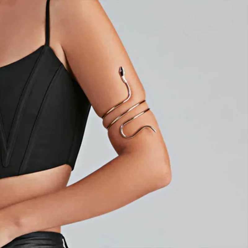 Bangle 2023 Punk Coiled Snake Spiral Upper Arm Cuff Armlet Armband Bangle Women smycken Egypten virvel Snake Arm Cuff Armlet Armeletl240417