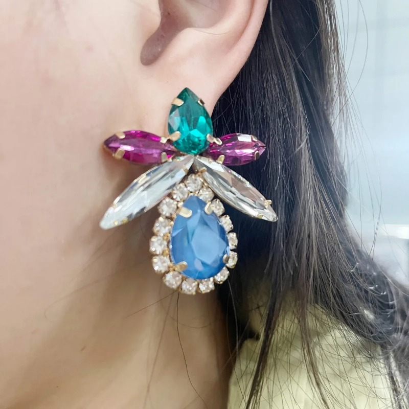 2024 Nouvelles boucles d'oreilles colorées