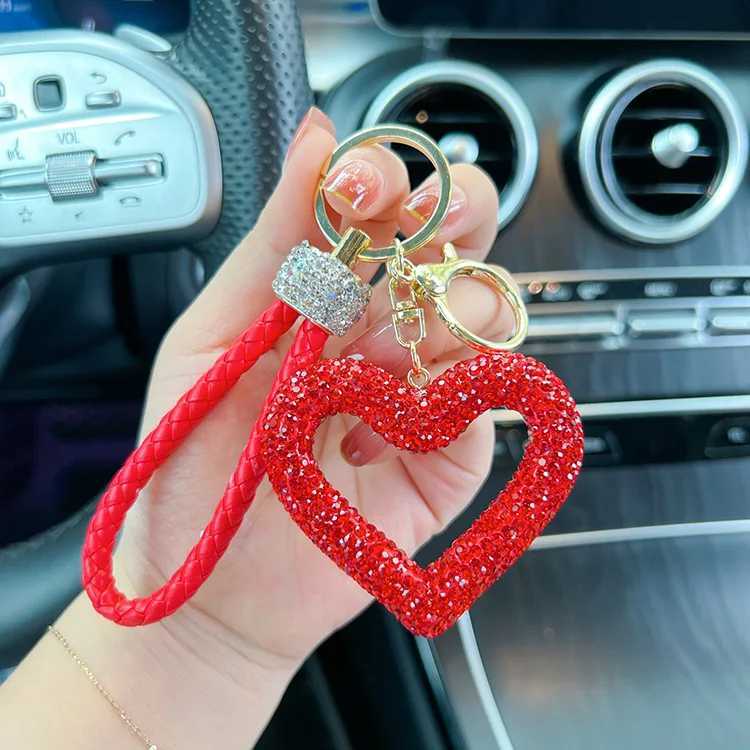 Keychains Lanyards Creative Hollow out Ceramic Clay Full Diamond Love Key Chain Leather Rope Sticking Water Diamond Car Key Pendant Simple d240417