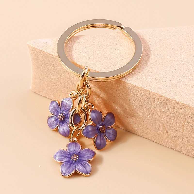 Keychains Lanyards Cute Enamel Keychain Colorful Sakura Flower Key Ring Sweet Key Chains for Women Girls Handbag Accessories DIY Jewelry Gifts d240417