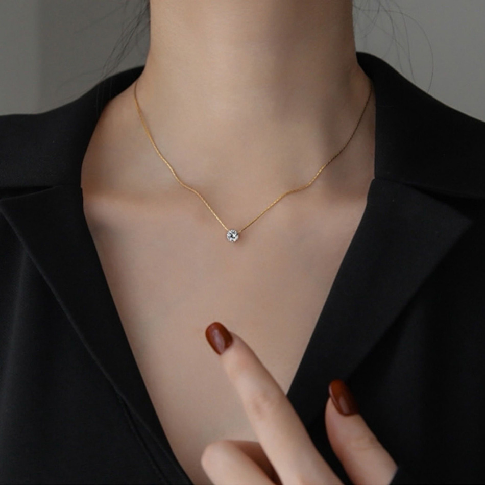 Titanium Steel Gold Collar de seis puntas Temperamento femenino La cadena de clavícula femenina no se desvanece el precio de la fábrica