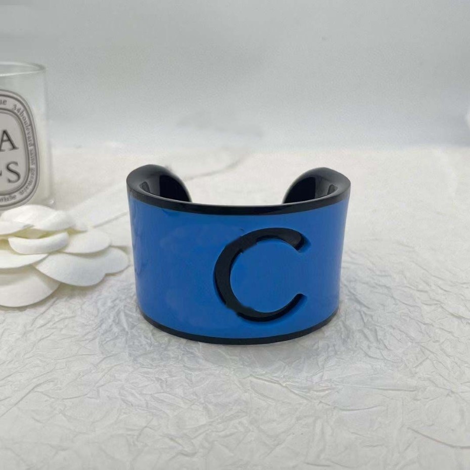 2023 Luxury quality charm opened bangle with words design in white black blue color design have box stamp PS7361B282j